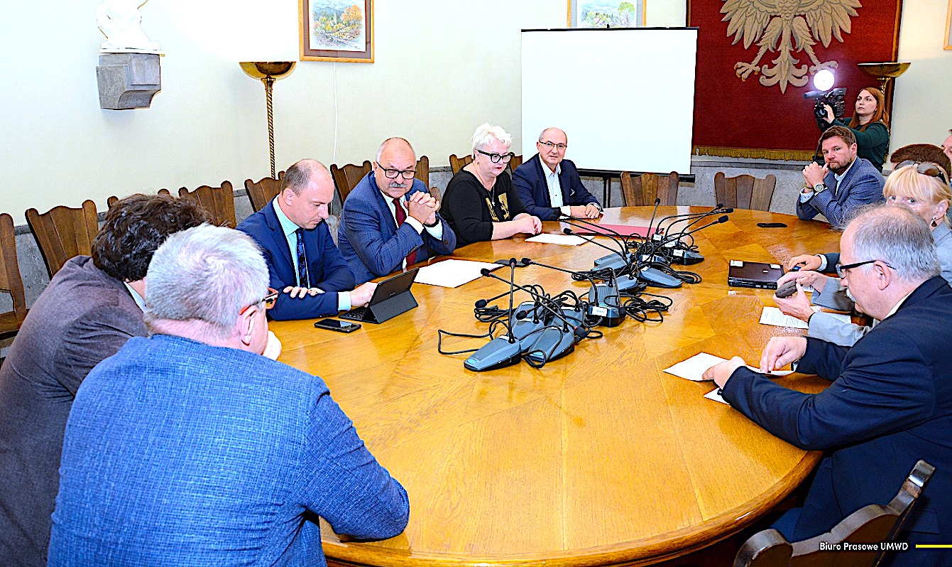 Koleją w Karkonosze – samorząd województwa kontynuuje inwestycje komunikacyjne