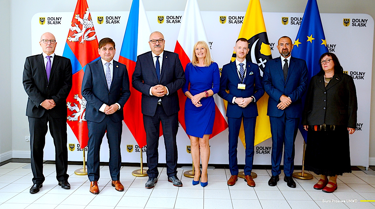 Polacy i Czesi razem dla rozwoju regionów – transgraniczne porozumienie samorządowe