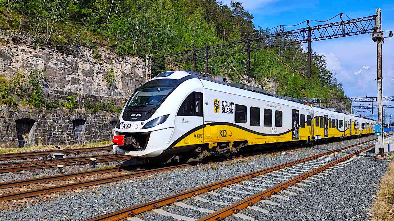 Remonty na torach i sporo komplikacji dla pasażerów – Kolei Dolnośląska koryguje rozkłady jazdy