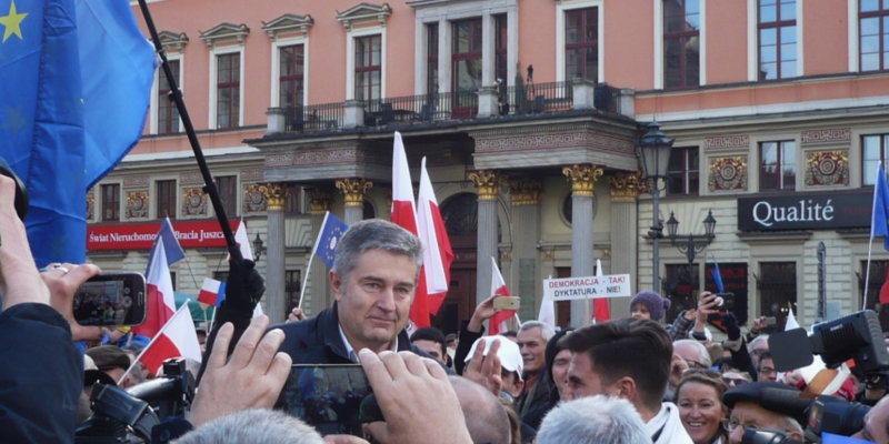SKANDAL! Frasyniuk obraził żołnierzy na antenie TVN 24 „Wataha psów. Śmieci.” [WIDEO]