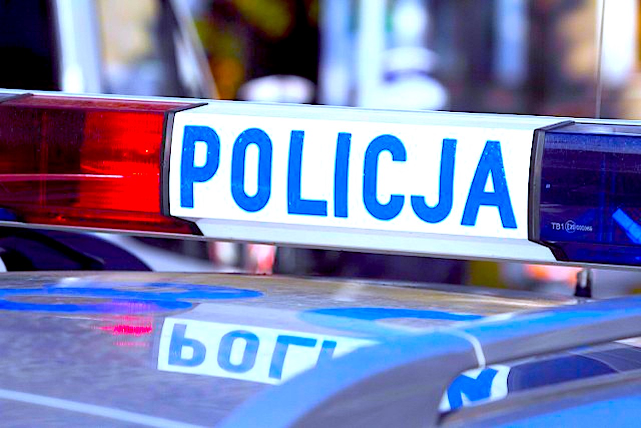 Seniorka na gigancie – młodzieniec na drodze