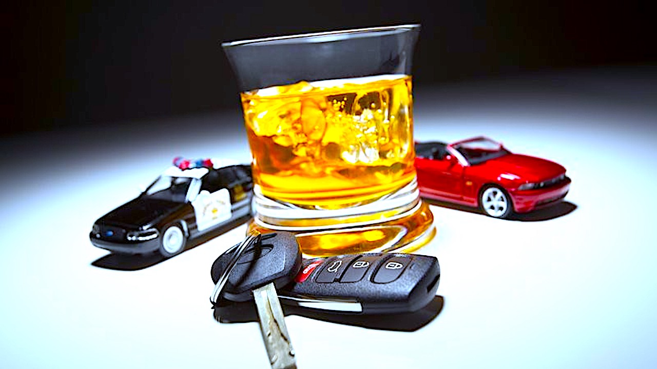 Zgłodniał i poszedł po… zagrychę – wcześniej sporo wypił i wsiadł za kierownicę