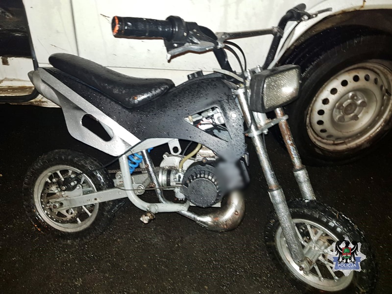 Połasili się na dziecięcy motorower. Podczas zatrzymania okazało się, że mają narkotyki