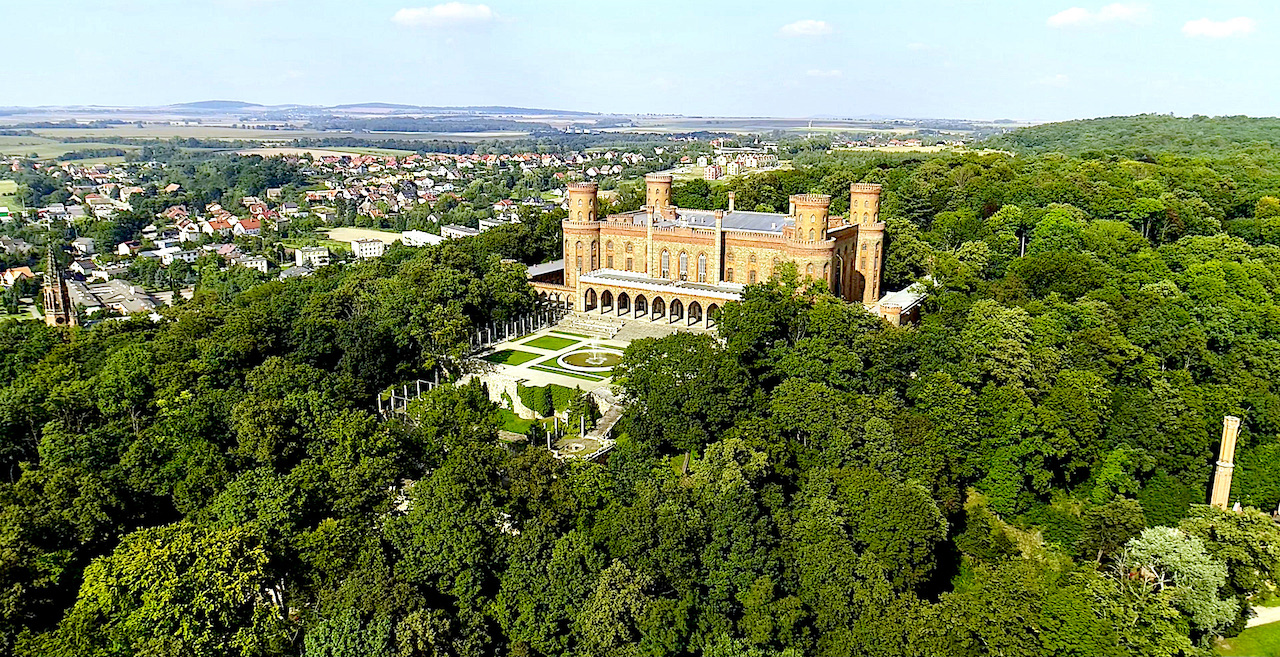 Pałac Mariany Orańskiej w Kamieńcu Ząbkowickim – wraca do piękna i staje się coraz bardziej otwarty [VIDEO]