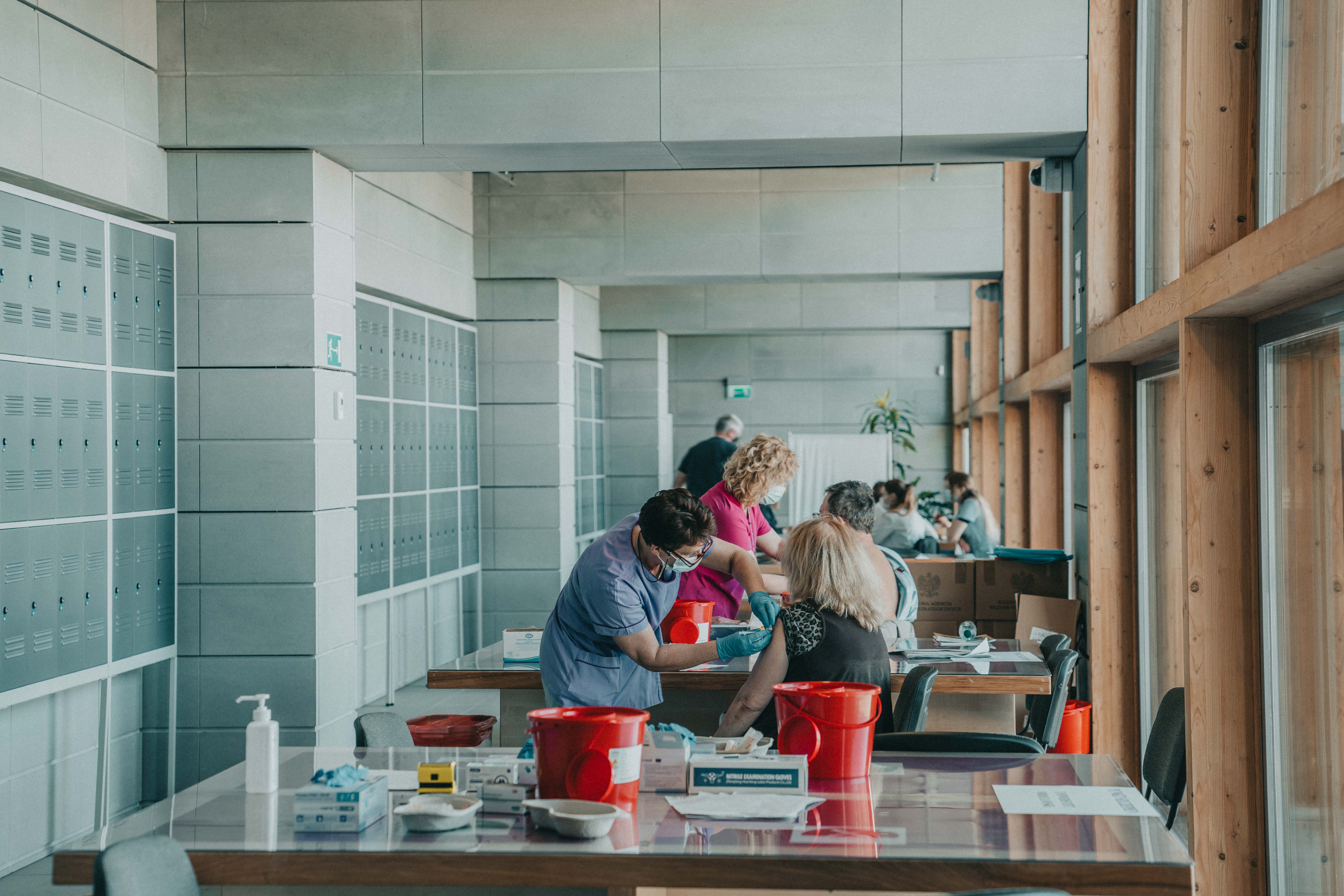 Informatyk z UWr obliczył, że czeka nas czwarta fala pandemii COVID-19