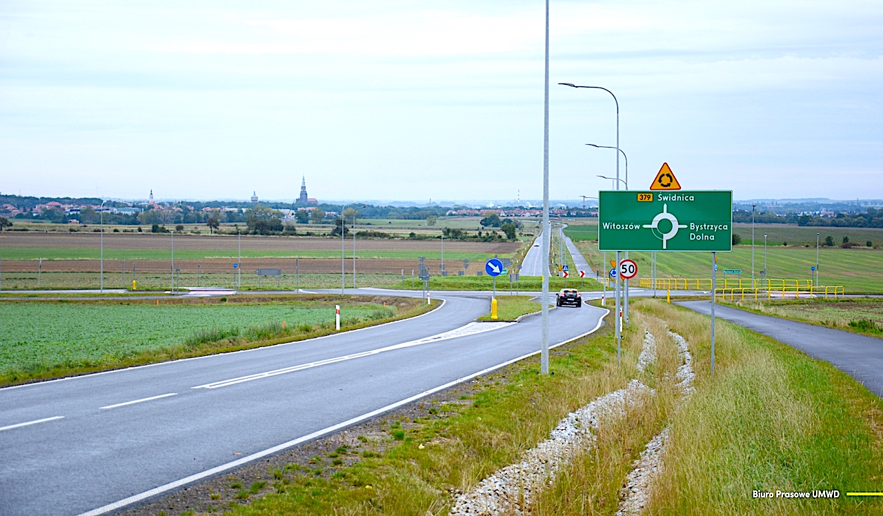 11 kilometrów odnowionej drogi i 2 nowe ronda – ogniwo Trasy Sudeckiej już dostępne dla kierowców