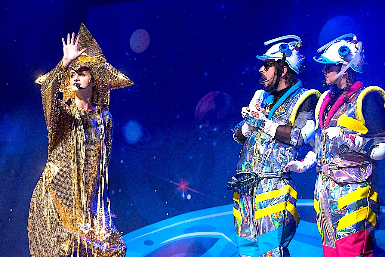 Jest rok 3030 – „Kosmolenie ratują Ziemię”