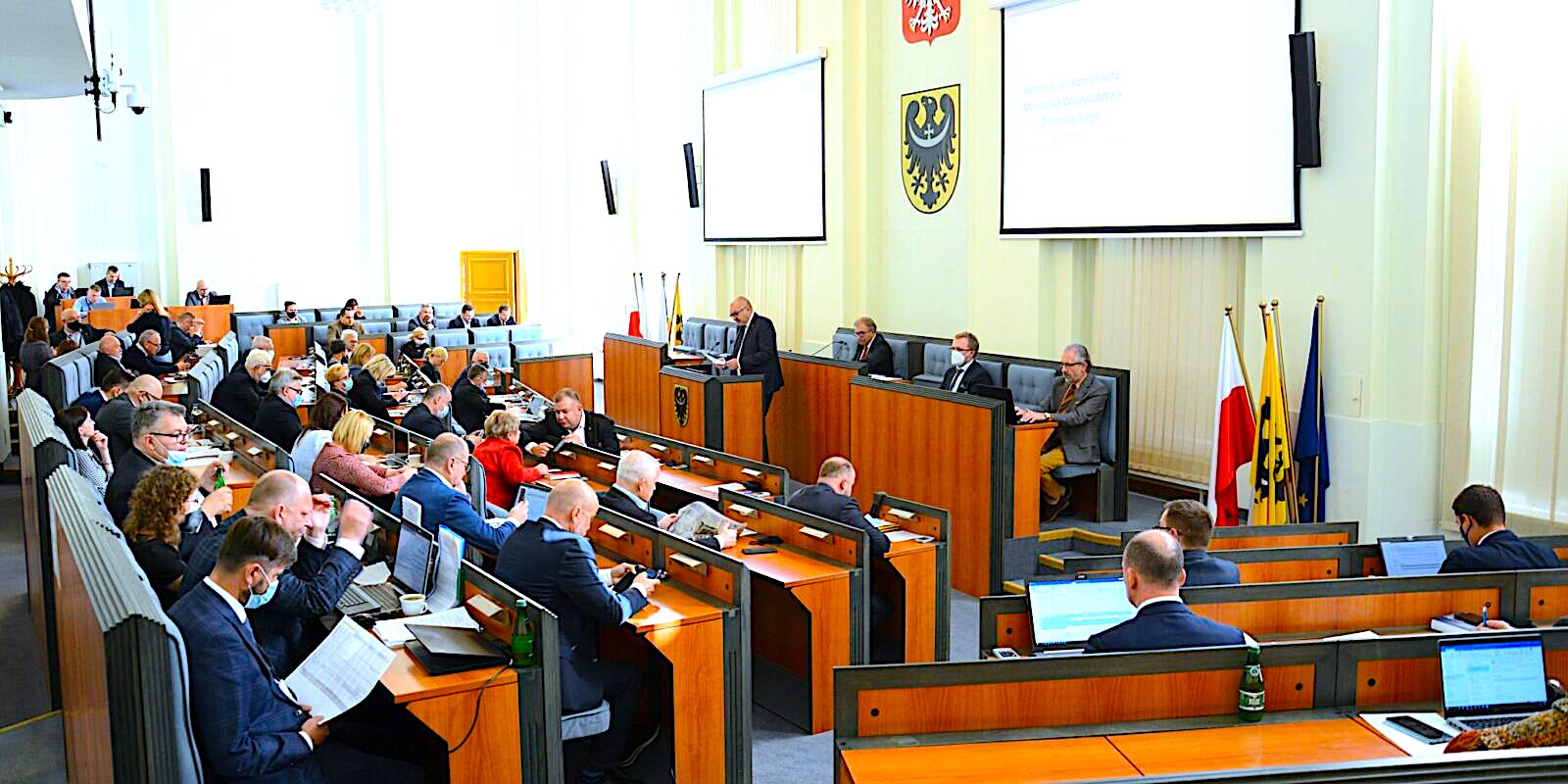 Sejmik Dolnego Śląska: „Wstrzymywanie pomocy podważa zaufanie do Unii Europejskiej” – opozycja uważa inaczej, więc była przeciw