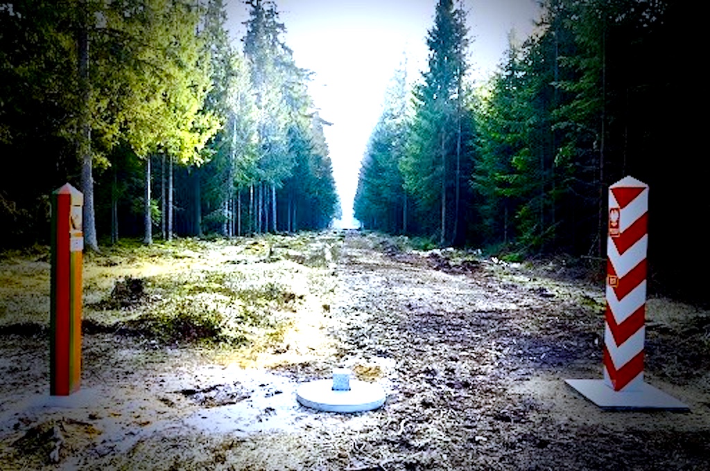 „Toczy się wojna i nie powinniśmy być naiwni” – „Wpuśćmy ich, a potem sprawdzimy kim są” – kto ma rację? [KOMENTARZ SUBIEKTYWNY]