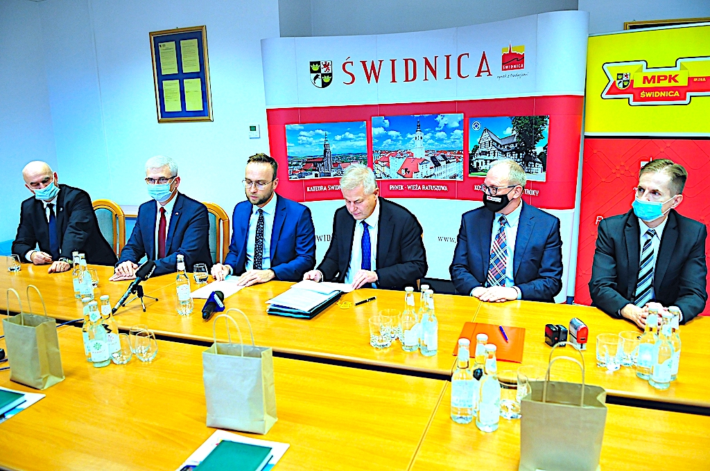 6 „elektryków” wyjedzie na ulice miasta za 3 lata – Świdnica stawia na zeroemisyjny transport publiczny