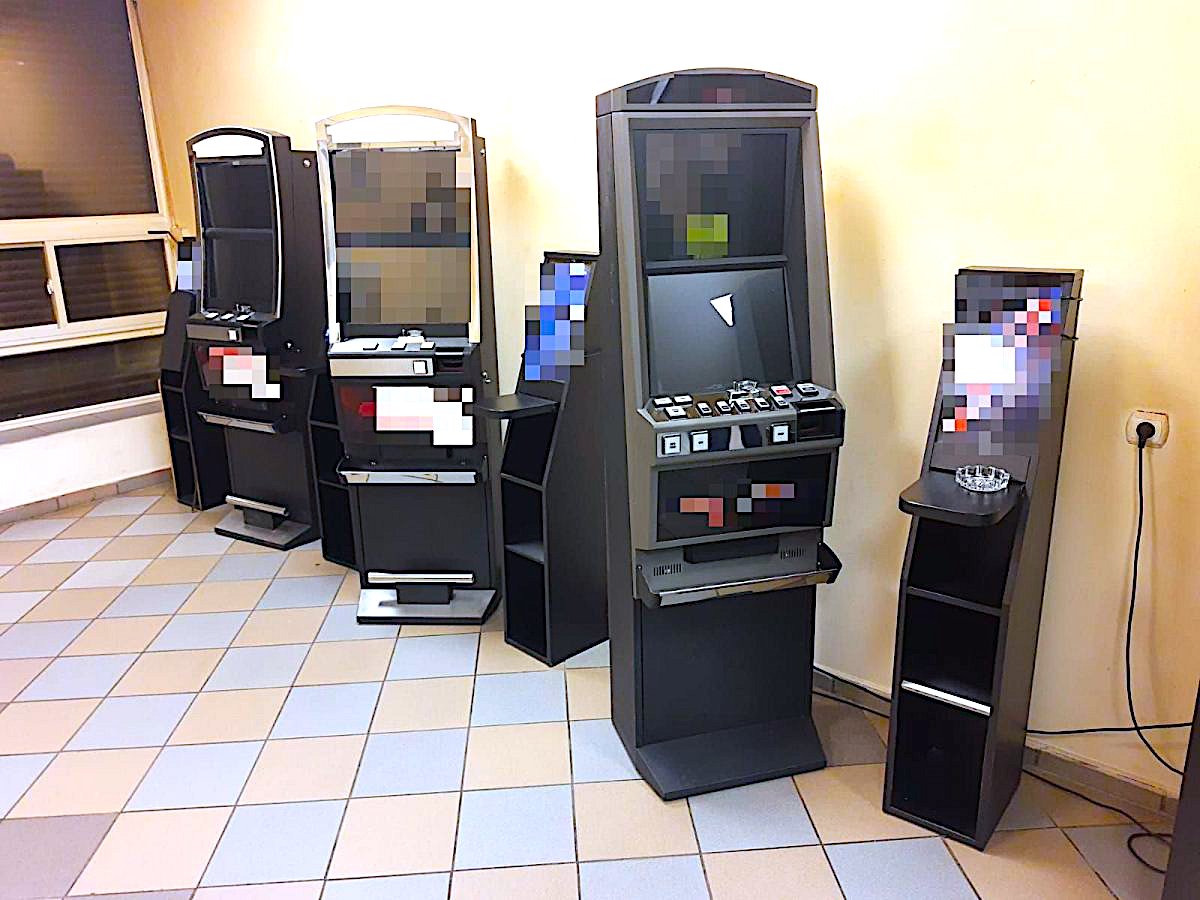 Chęć łatwego i szybkiego zarobku jest zgubna – automaty i narkotyki zaprowadzą przed sąd