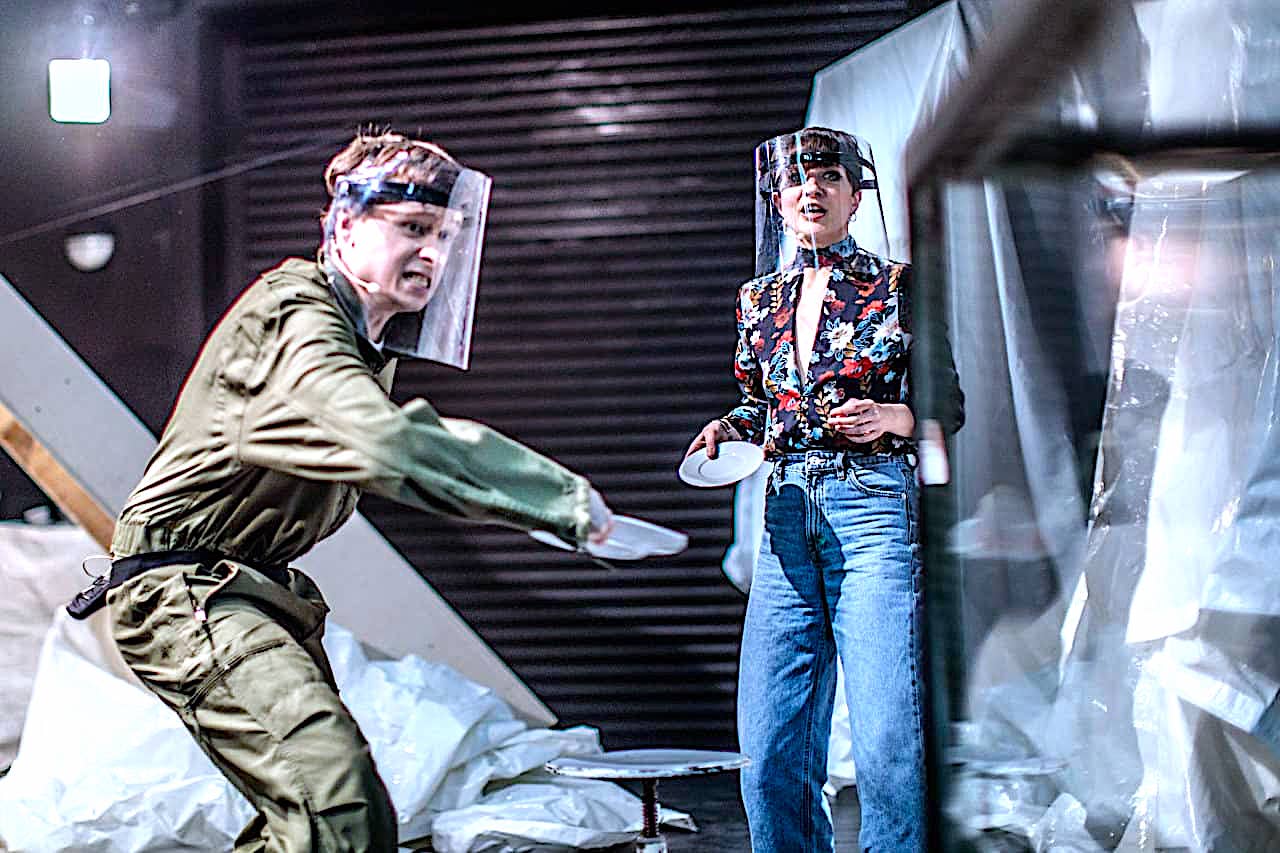 „Pilnie kupię biografię” – kobieca narracja historii pewnego miasta