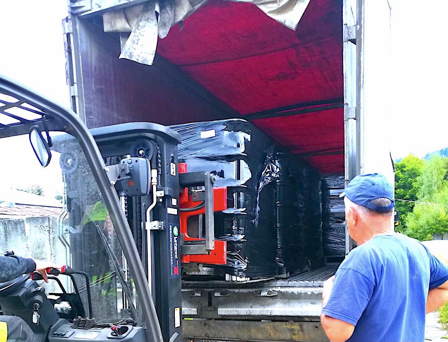 Zagrożenie w Stroniu Śląskim zażegnane – usunięto 200 ton toksycznych odpadów