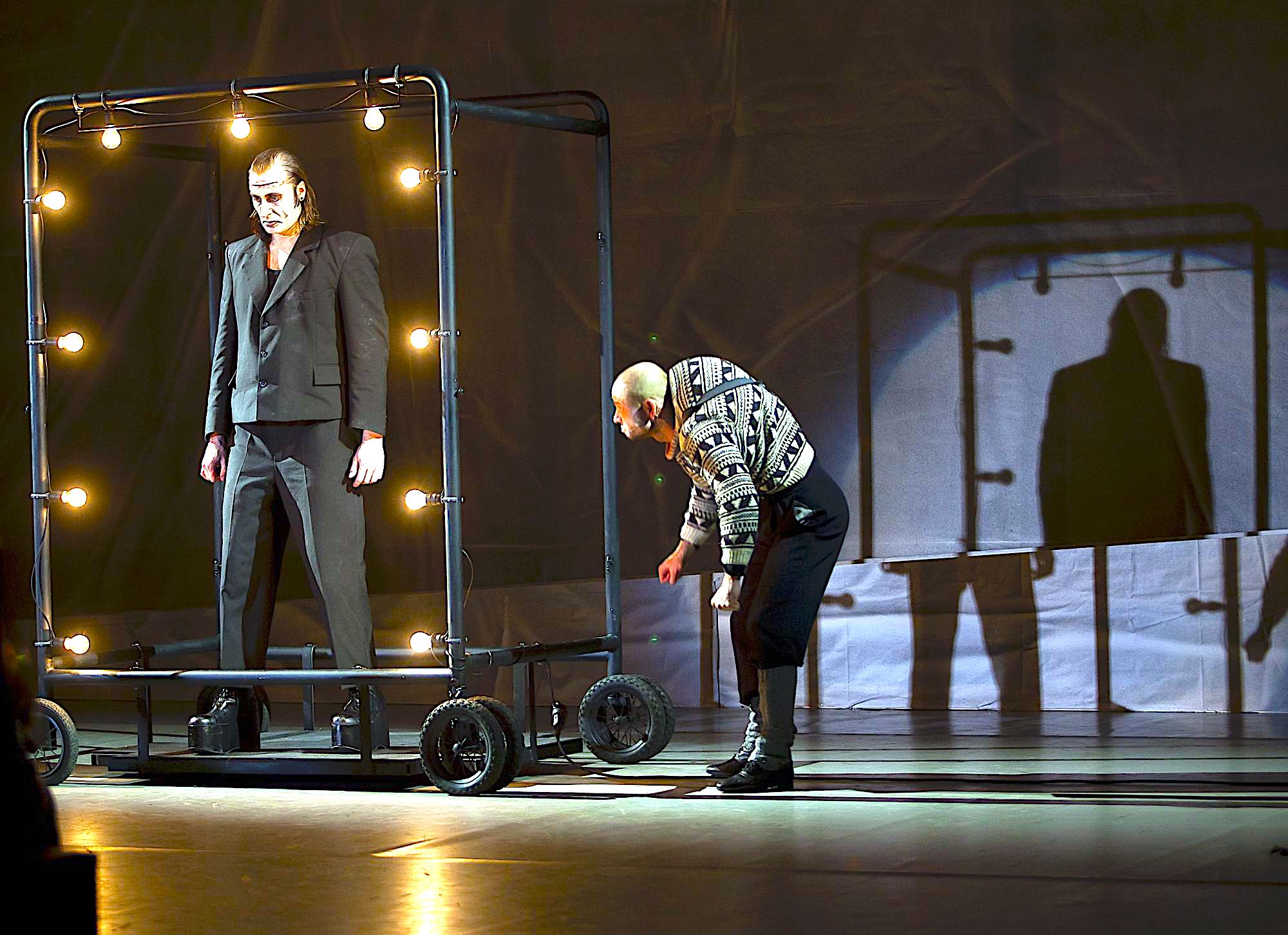 Było zimno, pochmurno, lało bez przerwy i wtedy… – „Frankenstein”