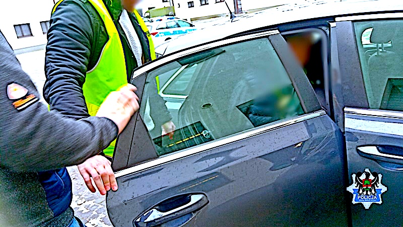 Jeden podmieniał tablice rejestracyjne, dwaj następni byli już za kratkami – wszystkich czeka kara za kradzieże