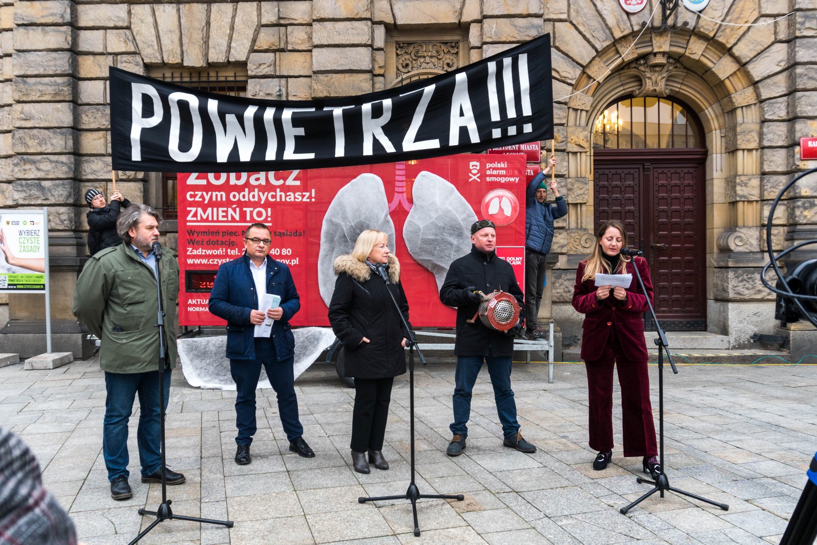 Mobilne płuca sprawdzały jakość powietrza pod kłodzkim ratuszem – jaka jest jakość powietrza w subregionie sudeckim