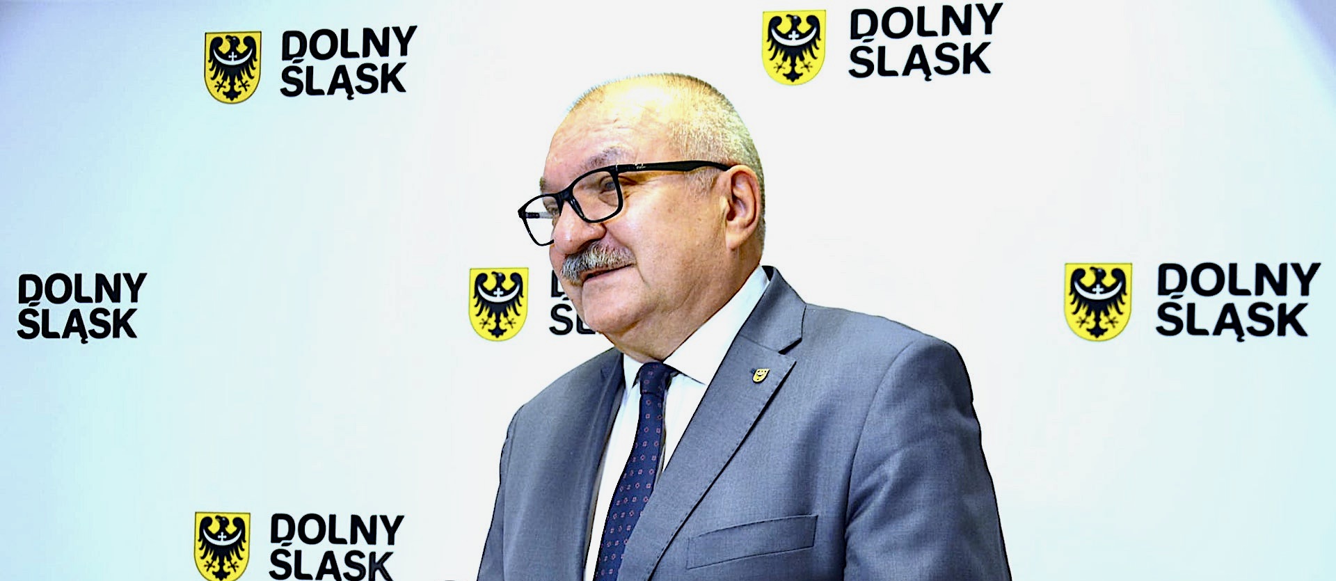 Cezary Przybylski: „Dezinformacja i kłamstwa oraz celowe wprowadzanie Dolnoślązaków w błąd stały się Waszą metodą działania”