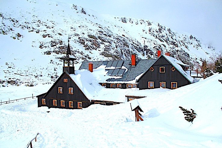 Ferie wygrywają z pandemią, choć wyjazdy są drogie – wciąż można korzystać z bonu turystycznego