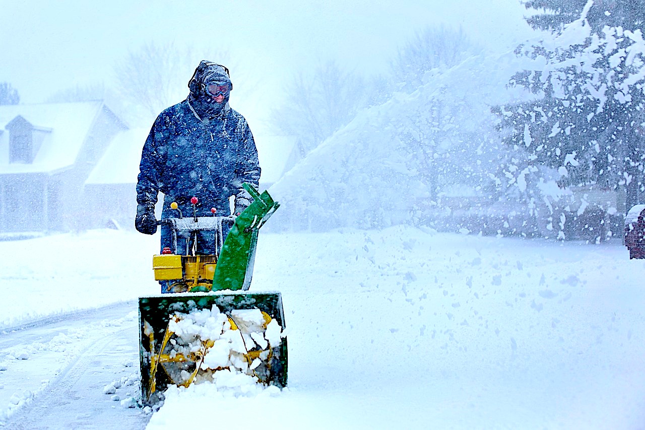 Odśnieżanie chodnika nie zawsze dobre dla sercowców