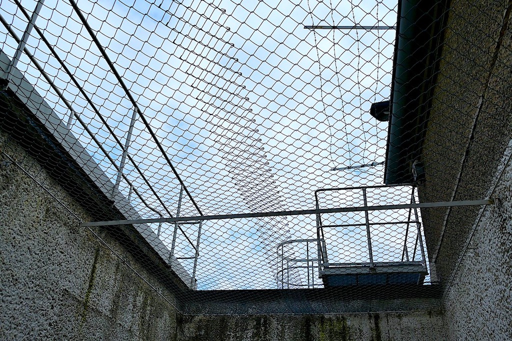 Oszustwa na skalę masową i na wielkie pieniądze – sprawca za kratami posiedzi dłużej