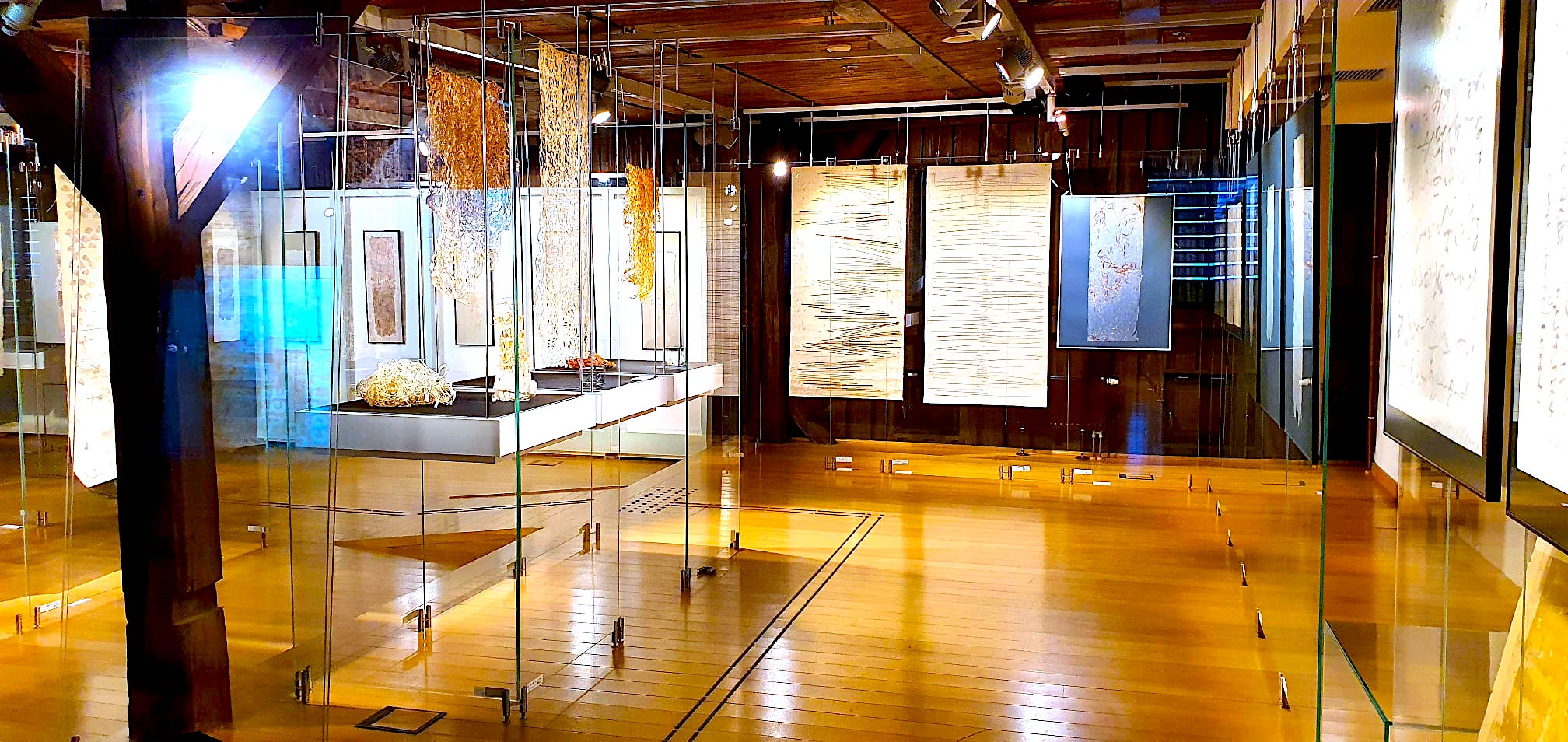 Papierowe haiku i przyrodnicze exlibrisy – nowe ekspozycje, które można obejrzeć w Muzeum Papiernictwa w Dusznikach-Zdroju