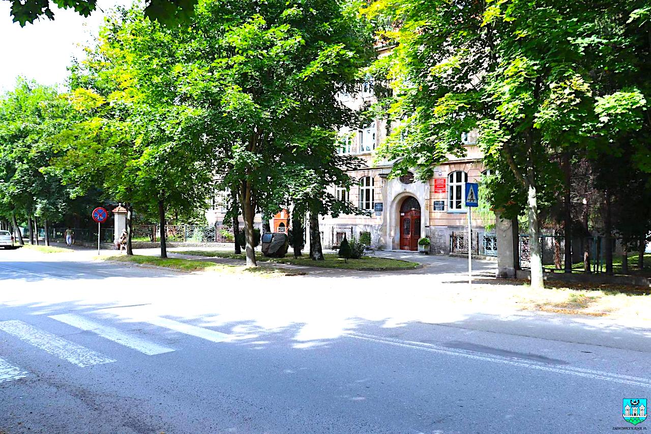 Przebudowa przejścia dla pieszych na ul. Wrocławskiej – ponad 71 000 złotych pomocy finansowej z gminy dla Powiatu Ząbkowickiego