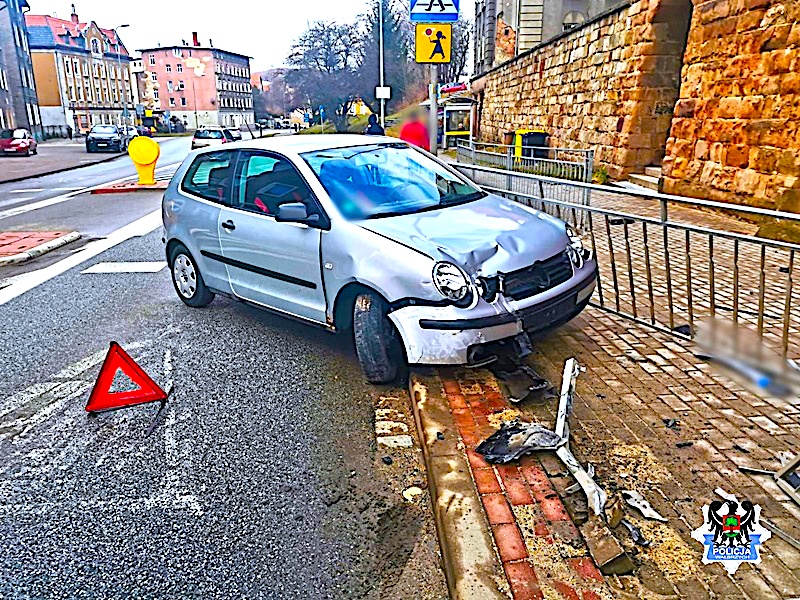 Centymetry dzieliły od tragedii w pierwszej sprawie – w drugiej sprawie młodzieniaszek okradł matkę i babcię