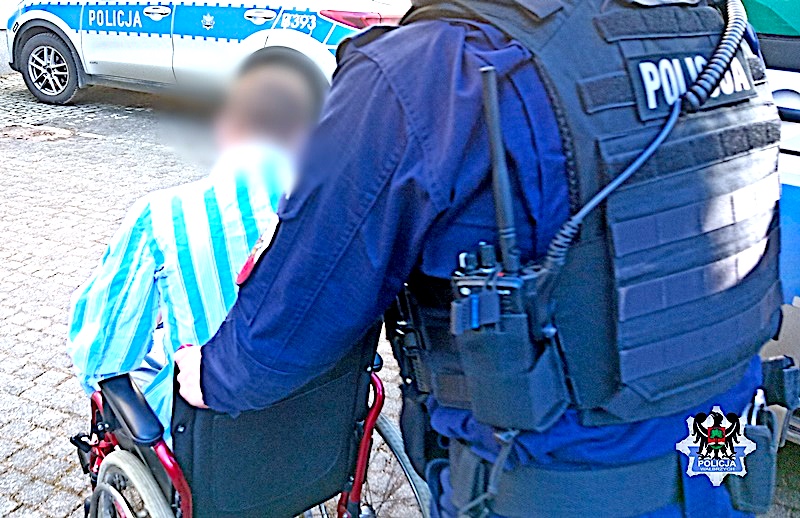 Z młotkiem na policjantów i nogami w samochód – dwaj bardzo agresywni teraz muszą ponieść konsekwencje