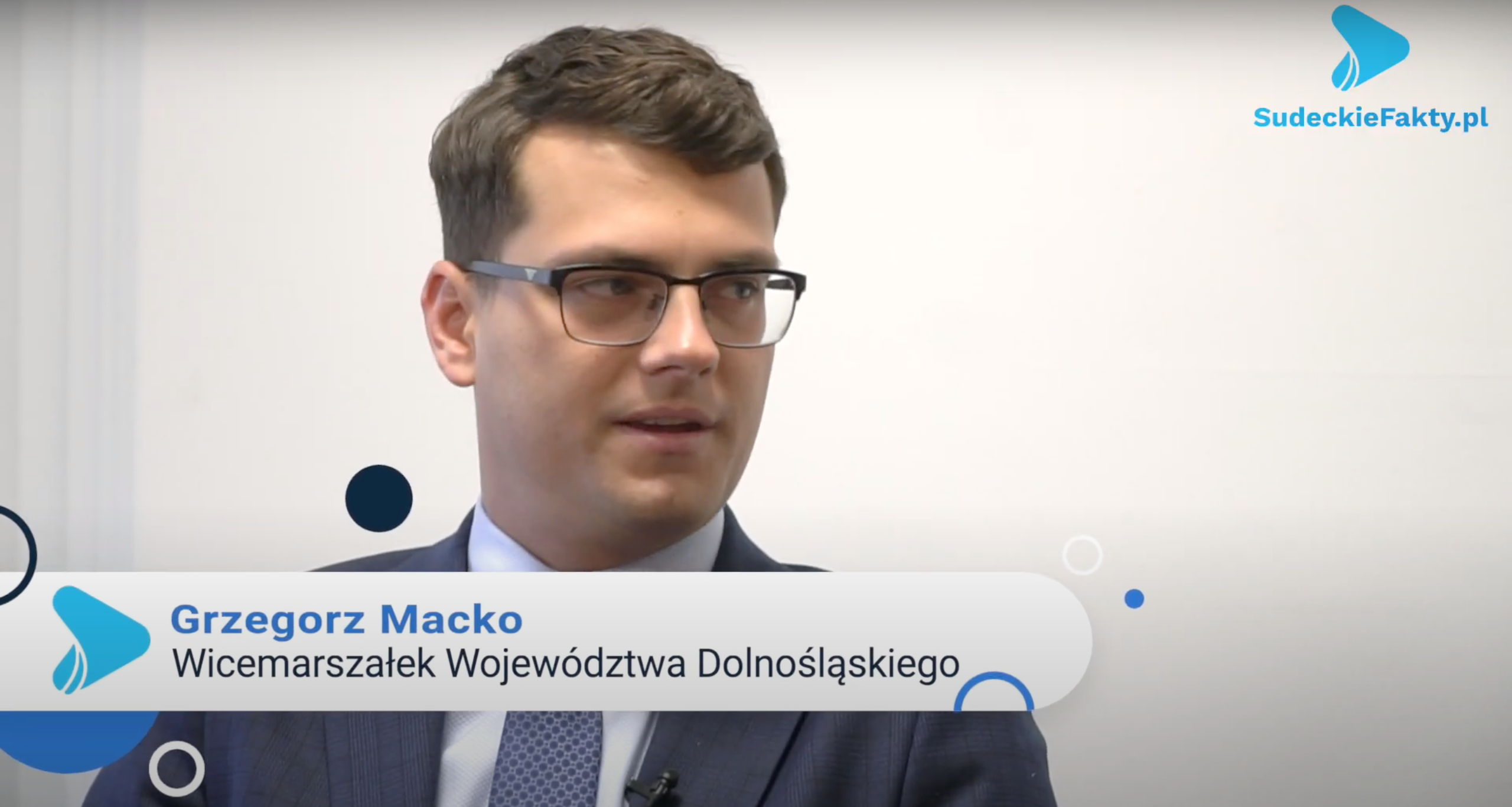Napad na dyrektorkę kancelarii Sejmiku! Grzegorz Macko: „Wesprzemy ją w każdym koniecznym zakresie”