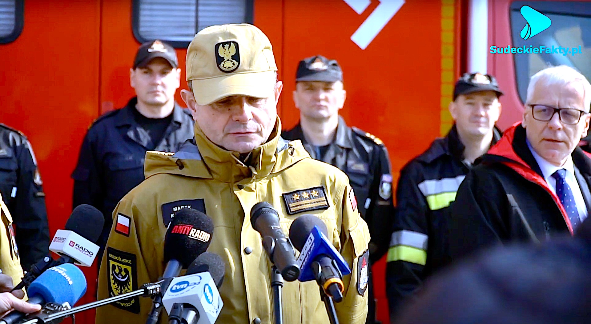 Dolnośląscy druhowie straży pożarnej wspomagają uchodźców z Ukrainy – służba trwa dzień i noc [VIDEO]