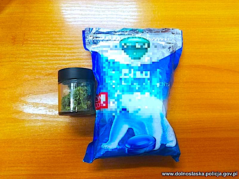 Niebezpieczne substancje pomiędzy pierogami i zakazane urządzenia na mecie – konsekwencje będą poważne