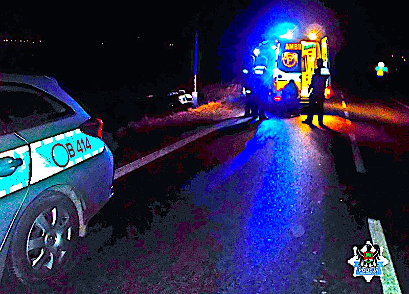 Pijany pieszy – kierujący pojazdem musiał uciekać… w rów