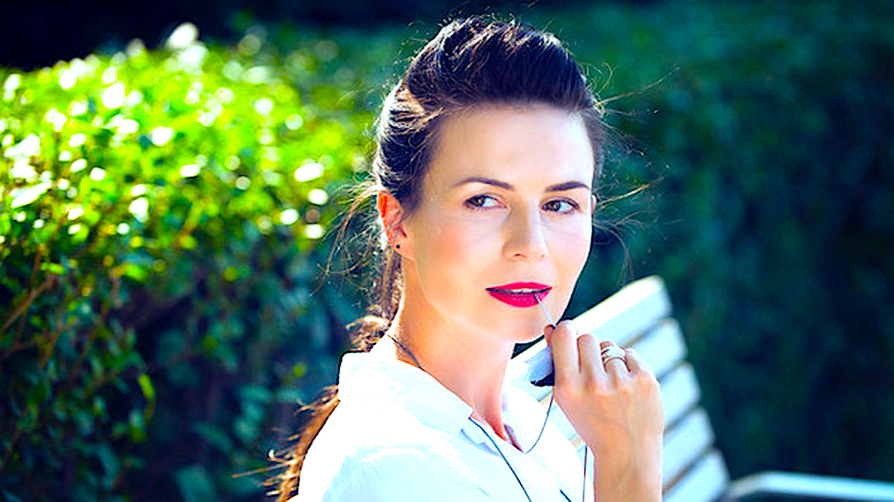 Piosenki mogą być o miłości albo o niczym – one woman show Magdaleny Kumorek