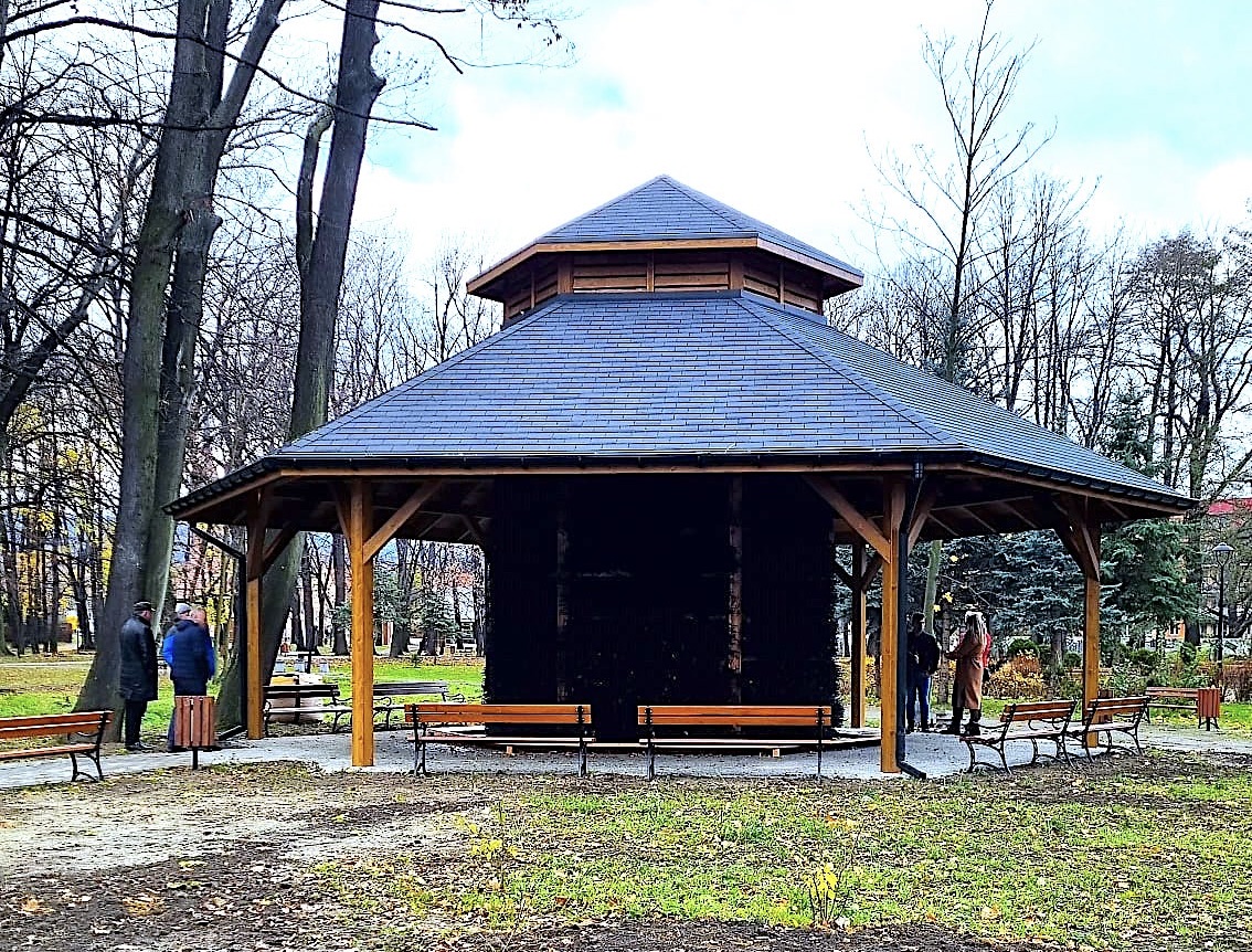 Po morskie powietrze można przyjść w Bielawie – tężnia wraca po zimowej przerwie