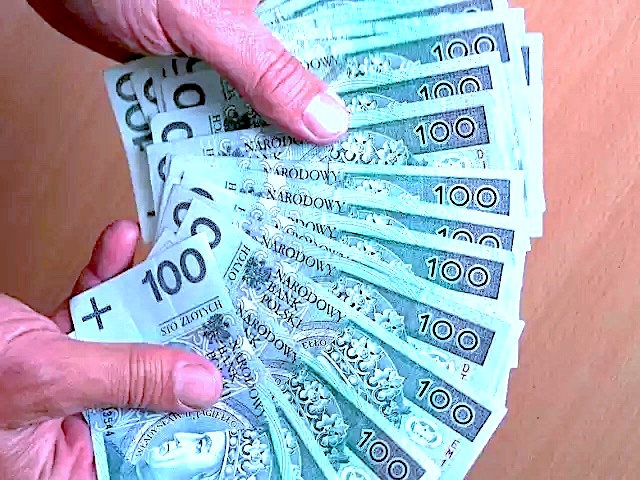 Trzynastka „na rękę” w 2022 roku to 1217,98 zł – będzie wypłacana razem z emeryturą kwietniową