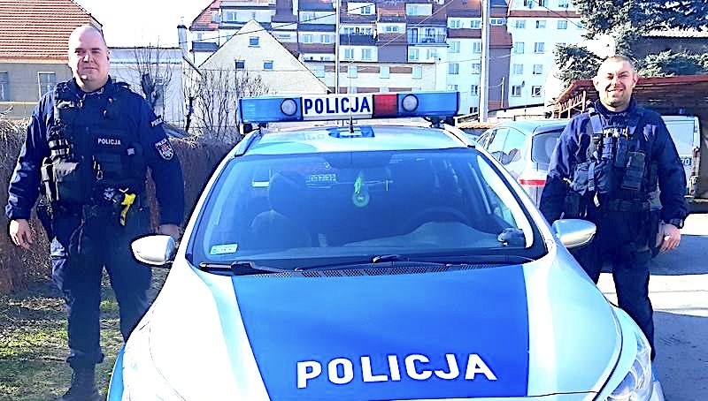 Uratowali życie człowieka – dzierżoniowscy policjanci wykazali się determinacją
