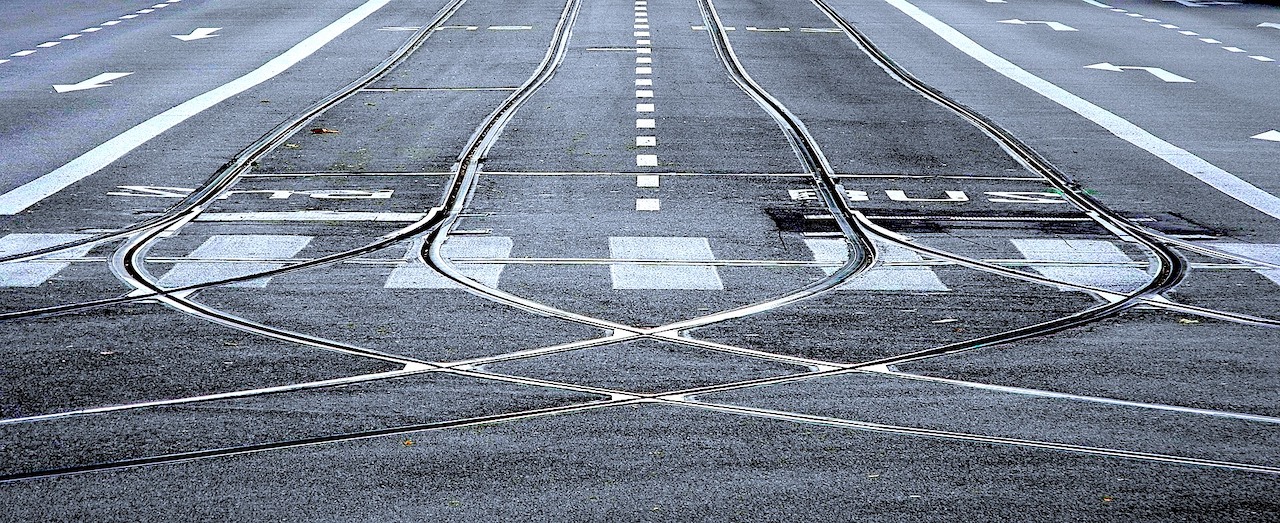 „Dylematy wagonika” – rozwiązywane podobnie w różnych częściach świata