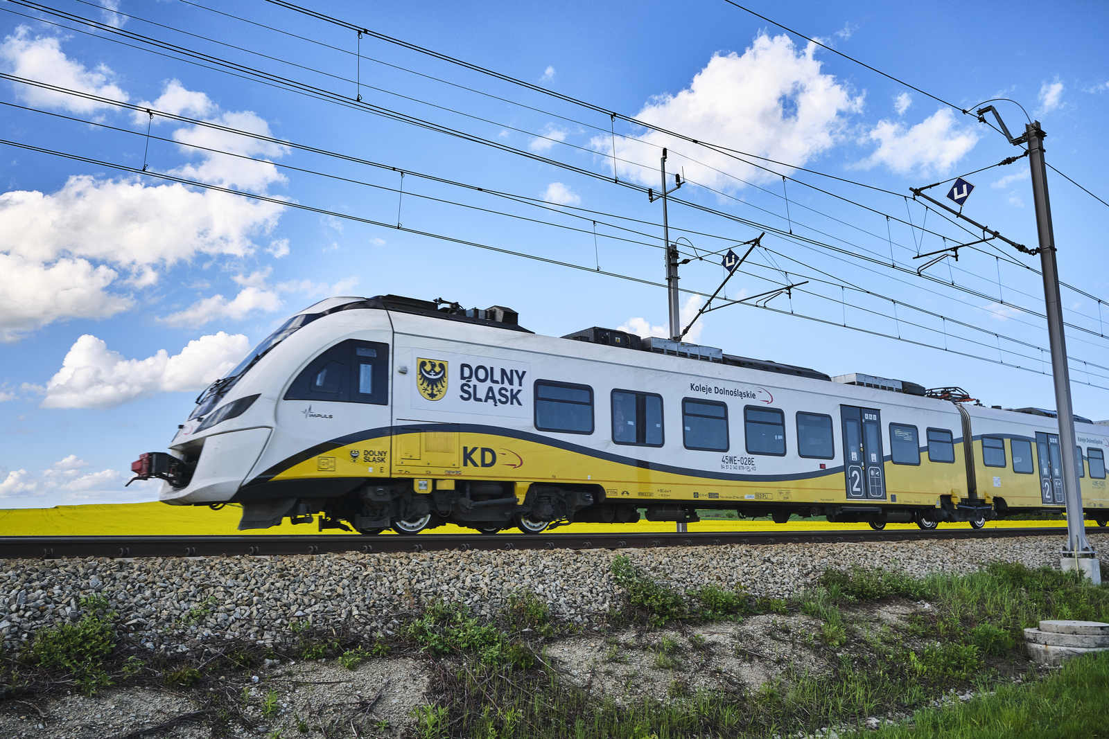 Koleje Dolnośląskie przedłużają ofertę dla obywateli Ukrainy – do końca kwietnia na nowych zasadach / Koleje Dolnośląskie продовжує пропозицію для громадян України – до кінця квітня на нових умовах