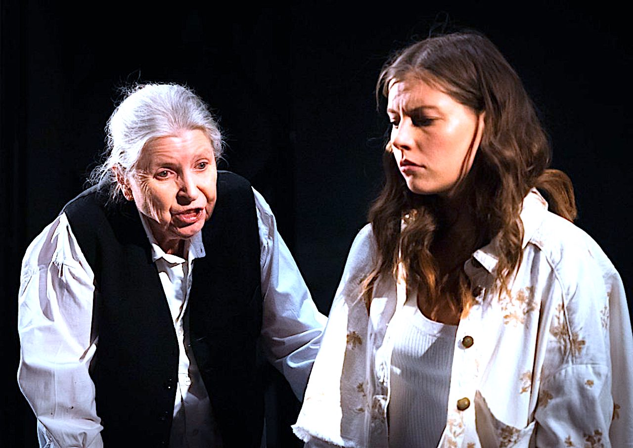 „PANI Ka PATRZY NA MORZE” – o świecie pozornych wartości