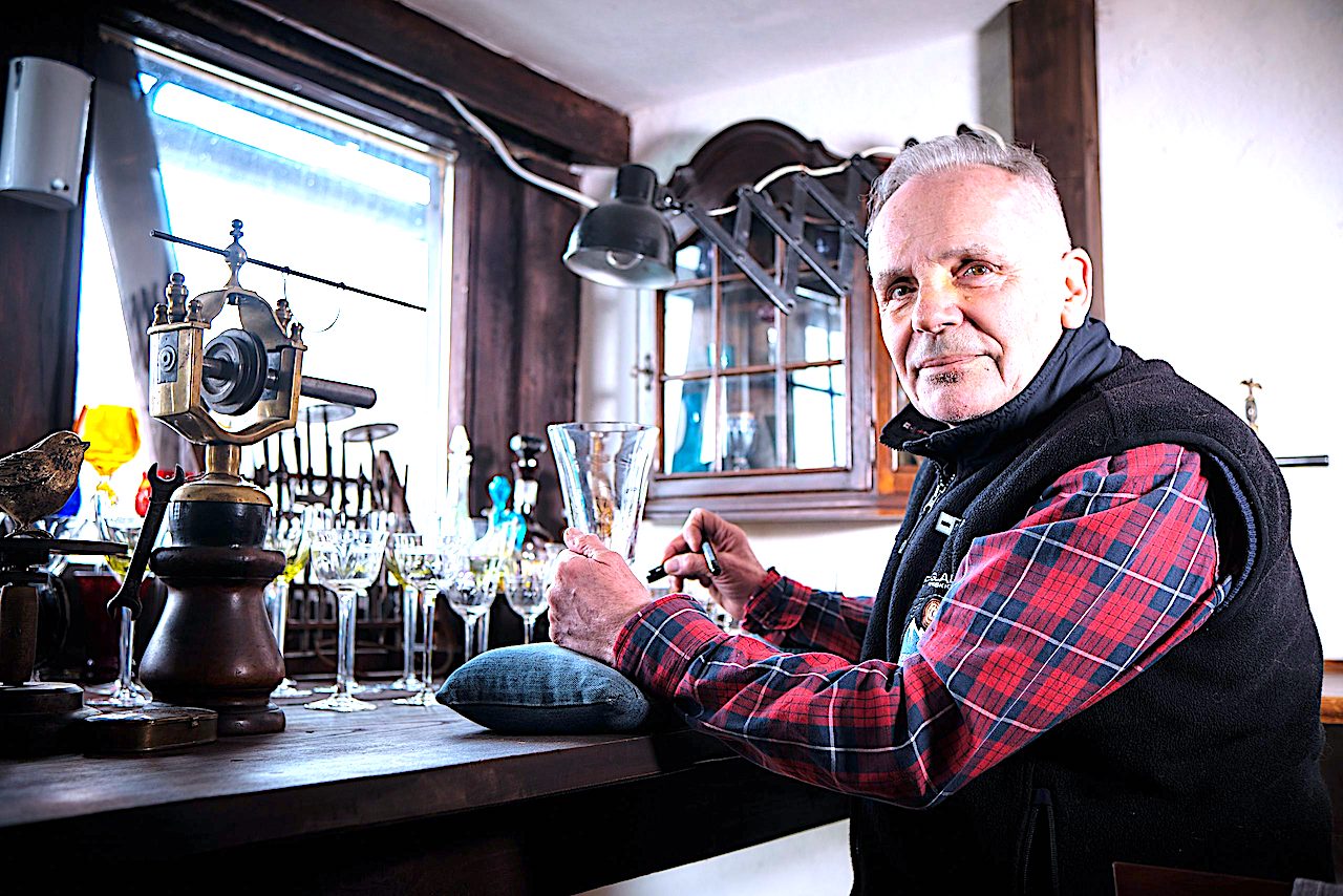 Szkło artystyczne i malarstwo – twórczość Konstantego Zielińskiego