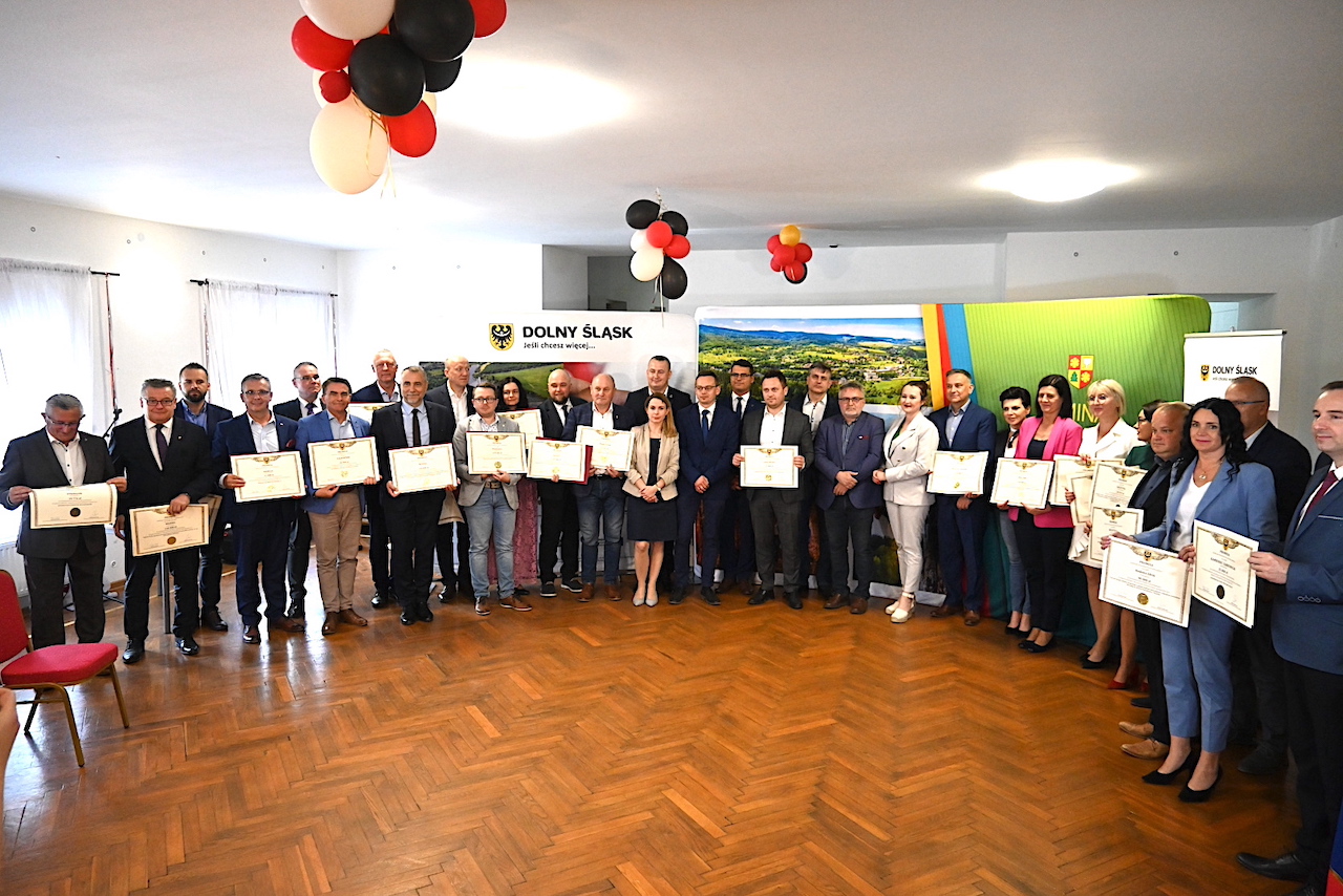 Południe Dolnego Śląska z dotacjami samorządu regionu – promesy trafiły już do gmin