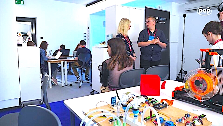 Ponad miliard złotych na rozwój kompetencji cyfrowych u najmłodszych – w ramach projektu Laboratoria Przyszłości [VIDEO]