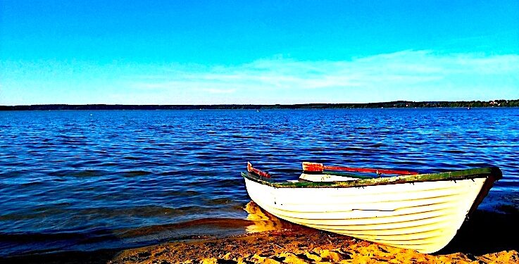 Kwatera zamiast hotelu, Mazury zamiast Sopotu – są sposoby na tańsze wakacje w kraju