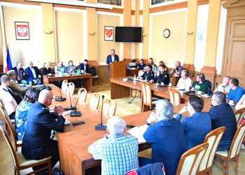 Naukowcy z Uniwersytetu Wrocławskiego debatowali o badaniach nad bezpieczeństwem ludności – z inicjatywy starostwa powiatowego w Kłodzku