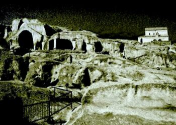 Akt, kreacja, portret… – i monochromatyczna fotografia