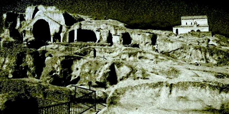 Akt, kreacja, portret… – i monochromatyczna fotografia