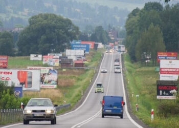 Gminy zbyt opieszale oczyszczają się ze szpecących banerów reklamowych