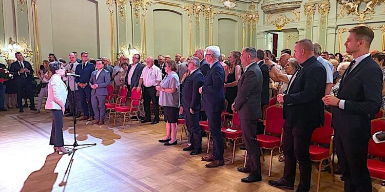 Prawo i Sprawiedliwość mierzy siły na polityczne zamiary – w obu nowych okręgach aktywizuje struktury
