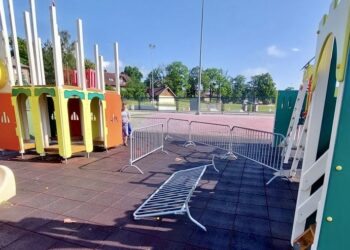 Włodarze gmin wyznaczają nagrody – sprawcy dewastacji pozostają niewykryci – tym razem w Szczytnej