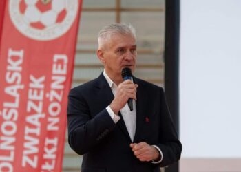 Andrzej Padewski: „Nie płaczcie, że nie ma piłkarzy, bo oni są. Niektórzy wolą jeździć i brać starych Słowaków czy Czechów.”